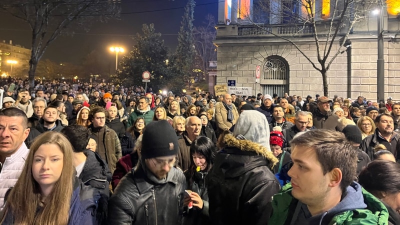 Protestë në Beograd, një pjesë e opozitës kërkon anulimin e zgjedhjeve në kryeqytetin serb