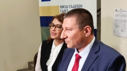 Коалицията Продължаваме промяната Демократична България ПП ДБ призовава изпълняващият длъжността