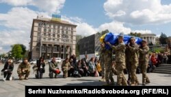Учасник Революції гідності і дослідник УПА: у Києві попрощалися із загиблим бійцем ТрО (фоторепортаж)