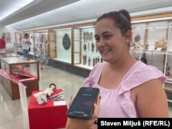Nataša Romoda se oduševila kada je u Muzeju Jugoslavije videla lutku Lepa Brena.