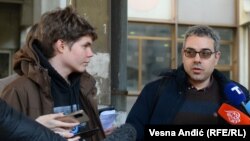 Petr Nikitin (desno) je novinarima 13. februara rekao da iza grafita mržnje u Beogradu stoje "dve male grupacije ekstremista – Narodne patrole i Srpska desnica"