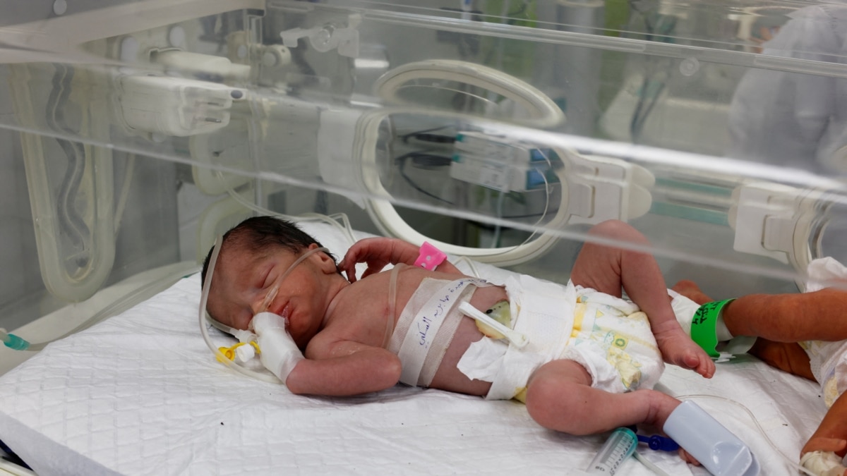 Egy halott anyából mentettek ki egy csecsemőt Gázában