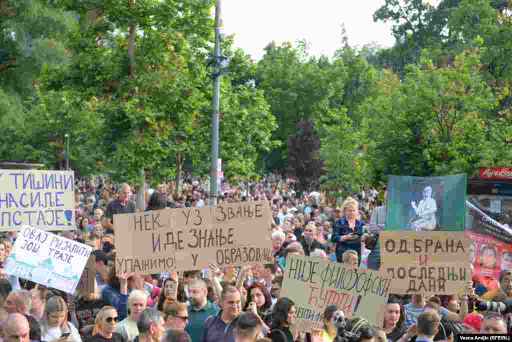 Protesti su počeli posle dva masovna ubistva, 3. i 4. maja, u kojima je stradalo 18 osoba, uglavnom dece (17. jun 2023)