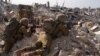 A hadsereg képén izraeli katonák láthatók épületek romjai között valahol a Gázai övezetben 2024. február 26-án