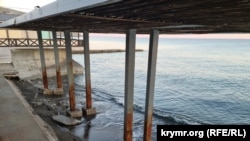 Пляж в Судаке, Крым, май 2024 года