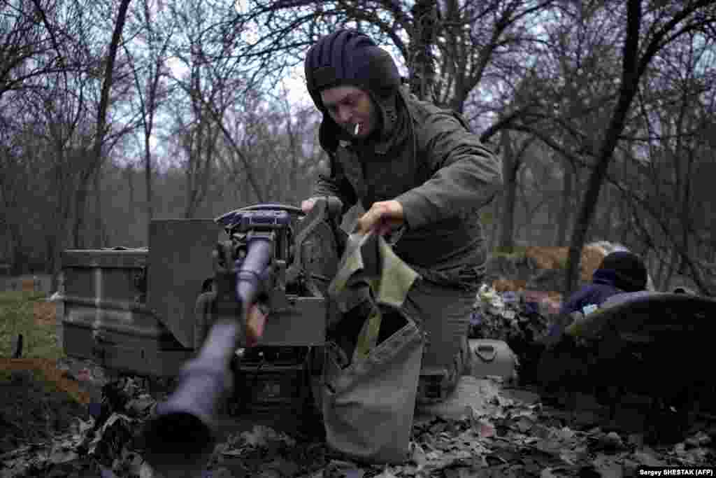 A Ukrainian soldier of the &quot;Adam&quot; tactical group prepares a T-64 tank before it&#39;s moved into position on March 19.