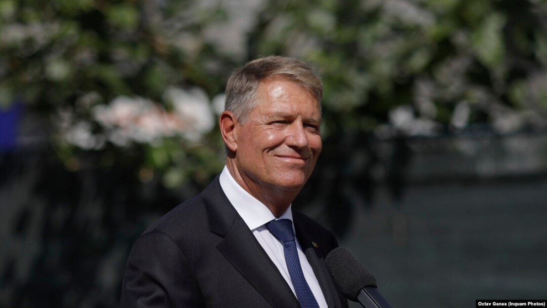Președintele Klaus Iohannis a spus, marți, că au fost făcute verificări complete și nu există urme de dronă a Rusiei pe teritoriul României. O zi mai târziu admitea că există.
