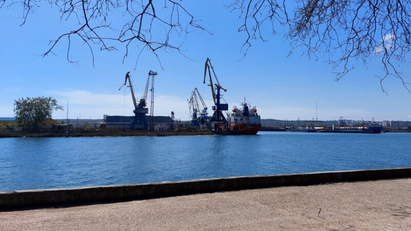 В порт Керчи зашел иностранный газовоз (+фото)