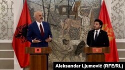 Premijeri Albanije i Crne Gore Edi Rama i Dritan Abazović na zajedničkoj konferenciji za medije u Podgorici, 7. jul 2023. godine