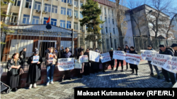 Protesters demand the immediate release of the Kempir-Abad group in December 2023.