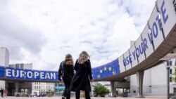 Izlaznost na evropskim izborima je u stalnom padu. Na fotografiji poziv za glasanje postavljen ispred zgrade Evropskog parlamenta u Briselu, 23. maj 2024.