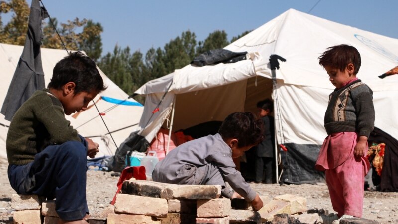 هزاران زلزله زده هنوز هم در هرات زیر خیمه ها زنده گی می کنند