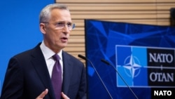 Aliații NATO au convenit să prelungească mandatul secretarului general Jens Stoltenberg cu încă un an, până la 1 octombrie 2024.