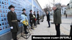Премиерите на България и Украйна Николай Денков Денис Шмигал почетоха паметта на защитниците на Украйна, загинали във войната, 26 февруари 2024 г.