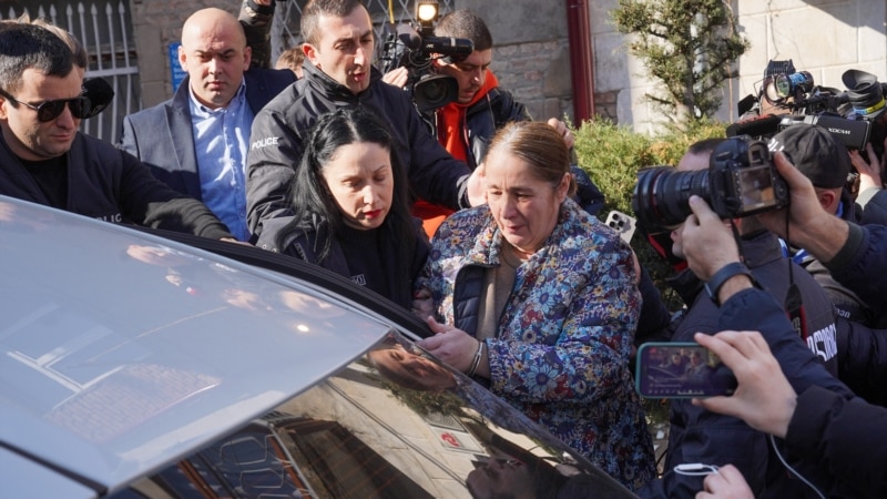 Акция-перформанс в поддержку задержанной активистки Наты Перадзе прошла в Тбилиси
