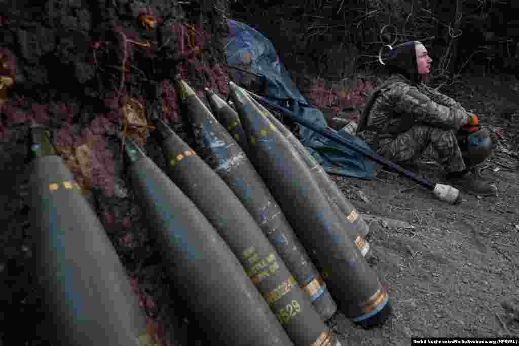 Analiștii de la Institutul american pentru Studiul Războiului (ISW) au spus la 20 aprilie că &bdquo;forțele ruse își vor intensifica cel mai probabil operațiunile ofensive și atacurile cu drone și rachete în următoarele săptămâni pentru a exploata fereastra de oportunitate creată de deficitul de muniție al ucrainenilor&rdquo;.