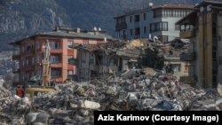 Разрушена сграда в Хатай, Турция
