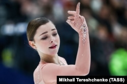 Sofia Samodelkina la Cupa „Pervîi Kanal” a televiziunii de stat din Rusia, în 2023. Atunci a ieșit pe gheață sub steagul Rusiei.