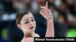 Софья Самоделкина на выступлении на Кубке Первого канала в 2023 году. Тогда она выходила на лед под российским флагом