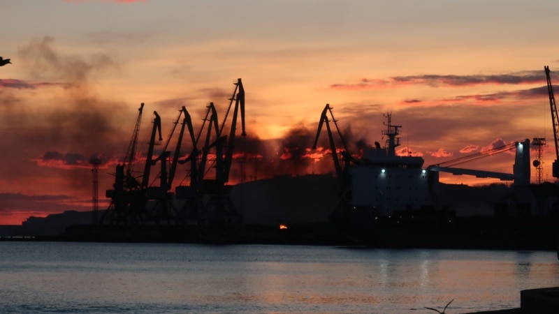 «Это просто ад». Очевидцы – об ударе по порту Феодосии и военному кораблю РФ «Новочеркасск»