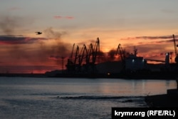 Последствия удара в Феодосийском порту, во время которого был уничтожен российский крупный десантный корабль «Новочеркасск», Крыму, 26 декабря 2023 года