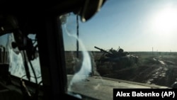 Уничтоженный танк ВС РФ в Донецкой области. Украина, сентябрь 2023 года