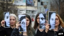Martie 2020 - activiste ale „Declic” fac la București un marș împotriva violenței domestice.