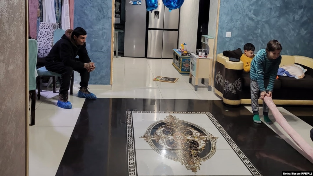
This is how one of the two living rooms in the Iliescu family's house, destroyed by the explosion in Crevedia, looked like