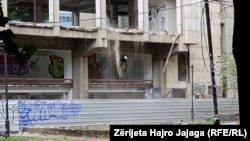 Një ndërtesë duke u rinovuar në Shkup të Maqedonisë së Veriut.