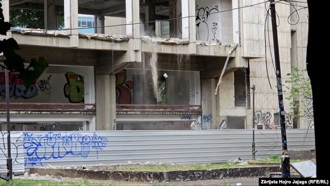 Një ndërtesë duke u rinovuar në Shkup të Maqedonisë së Veriut.