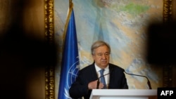 آنتونیو گوترش سرمنشی سازمان ملل متحد حین سخنرانی در دوحه قبل از آغاز نشست دو روزه در مورد افغانستان 