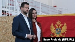 Predsjednički kandidat Jakov Milatović sa suprugom tokom glasanja 19.marta 2023.godine