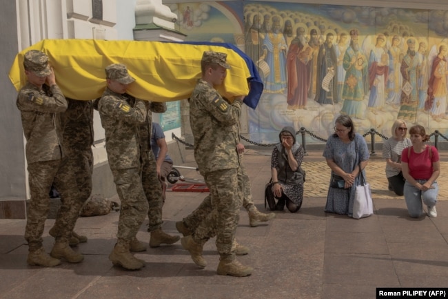 Траурная церемония похорон украинского солдата, погибшего в Донецкой области