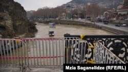 სამაშველო და საპატრულო პოლიციის თანამშრომლები ადგილზე რამდენიმე საათის განმავლობაში მუშაობდნენ