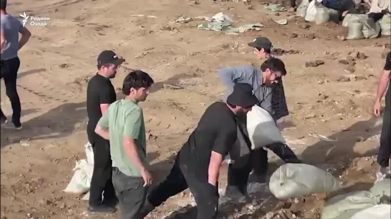 Таджикская диаспора оказывает помощь населению Казахстана, пострадавшему от паводков