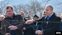 Президентът Румен Радев участва в ритуала по освещаване и зарязване на лозята по повод презника Трифон Зарезан, с. Устина, 14 февруари