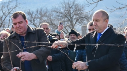 Президентът Румен Радев критикува партиите на войната които подкрепят изпращането