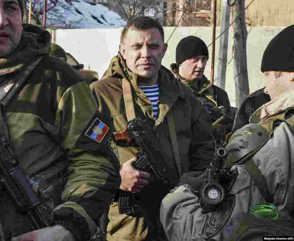 Aleksandr Zaharčenko (Aleksandr Zakharchenko) 1976-2018 Rođen u Donjecku od oca Ukrajinca i majke Ruskinje, bivši biznismen je bio među prvima u Donbasu koji je 2014. uzeo oružje u ruke. U aprilu te godine predvodio je nekoliko separatista u zauzimanju gradskog vijeća Donjecka i pozivanju na referendum o otcjepljenju regije od Ukrajine. Kasnije je postao vođa dijela Donjecka koji su kontrolirali separatisti s uvjerenjem da se &quot;velika zemlja koja se zvala SSSR mora vratiti&quot;. U avgustu 2018. bomba skrivena na ulazu u kafić u Donjecku aktivirana je daljinski kada je Zaharčenko ušao unutra, ubivši njega i telohranitelja.