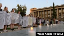 Sveće u Beogradu na godišnjicu genocida u Srebrenici