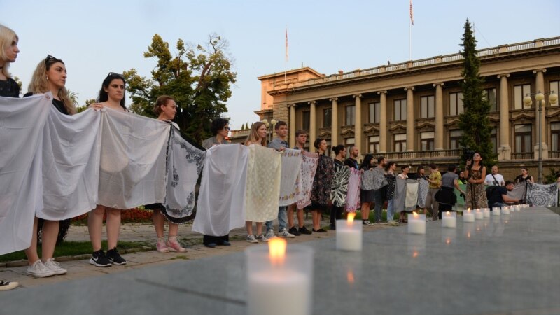 U Beogradu paljenje sveća za žrtve genocida u Srebrenici