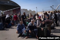 O parte din palestinieni sunt în prezent la granița cu Egiptul.