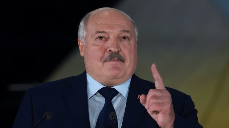 Лукашенко ослободи 10 политички затвореници, уште 1.400 остануваат во затвор