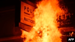 Запален вход на полицейското управление в Рен