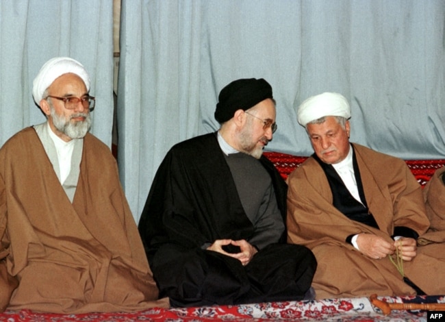 قربانعلی دری‌ نجف‌آبادی (چپ) در کنار محمد خاتمی و اکبر هاشمی رفسنجانی