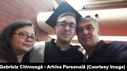 Familia Chirnoagă, înainte ca Cătălin Chirnoagă (dreapta) să moară în accident.