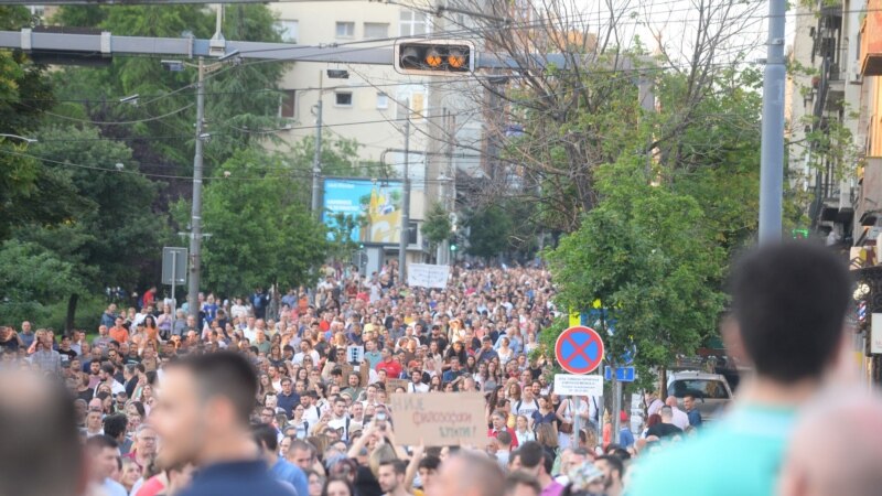 Novinar osuđen uslovno zbog  Vučićeve lutke na protestu u Beogradu   