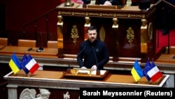 Predsjednik Ukrajine Volodimir Zelenski se obraća Skupštini Francuske tokom zvanične posjete na obilježavanju Dana D, Pariz, 7. juni 2024. 