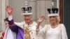 Regele Charles al III-lea al Marii Britanii și regina Camilla a Marii Britanii salută mulțimea de la balconul Palatului Buckingham, după ceremonia de încoronare. Londra, 6 mai 2023.