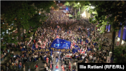Многотысячная акция оппозиции против закона об «иноагентах», продвигаемого правящей партией «Грузинская мечта». Грузия, Тбилиси, 28 апреля 2024 года