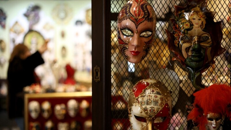 Maskat nga Shkodra zbukurojnë karnavalet e botës
